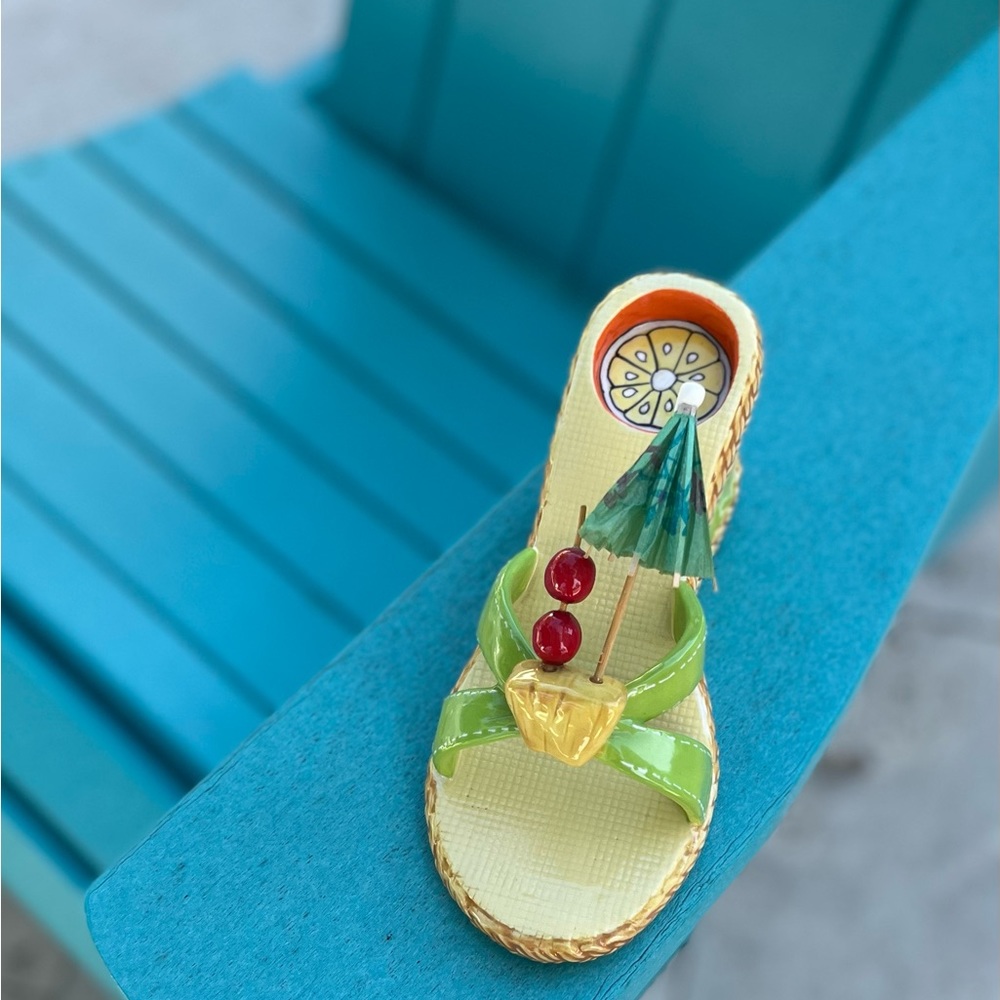 Happy toes ceramic candle holders.